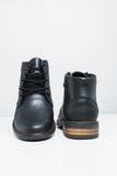 A821  BOTA HOMBRE EN CUERO NEGRA