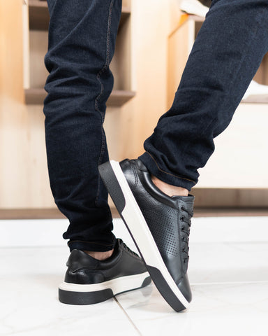 C624-DEPORTIVO HOMBRE EN CUERO NEGRO
